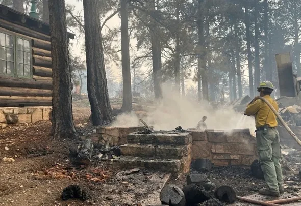 grand-canyon-fire-destroyed-building