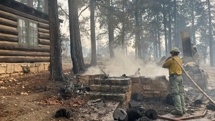 grand-canyon-fire-destroyed-building